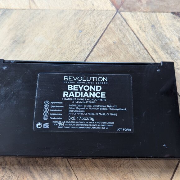 Makeup Revolution Beyond Radiance Highlighter Palette - Picture 4 of 4